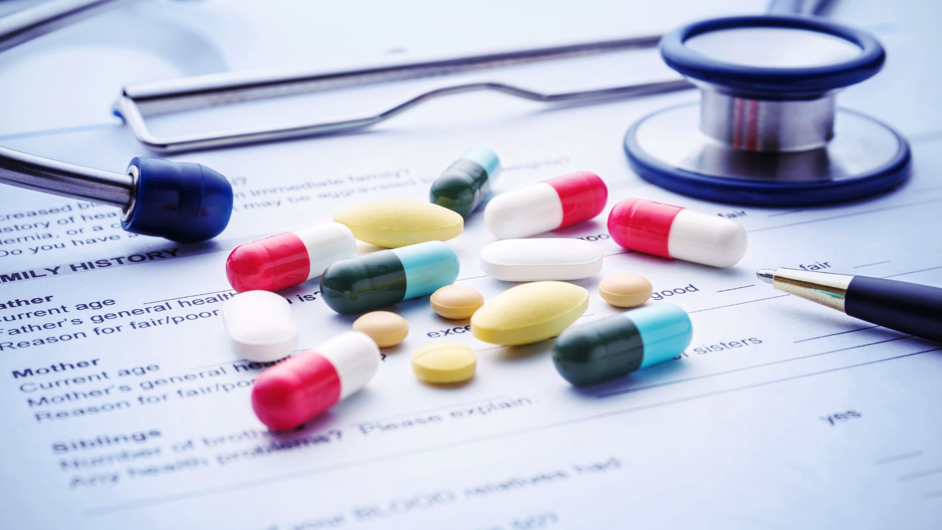 Read more about the article היתרונות והסיכונים של נטילת מספר תרופות